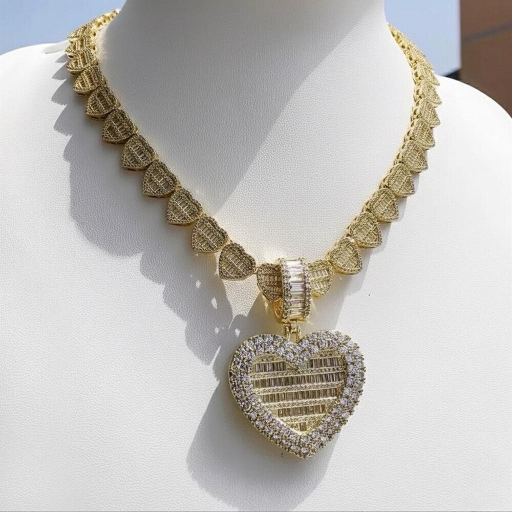 Gold Heart Necklace With Baguette 0 Afa